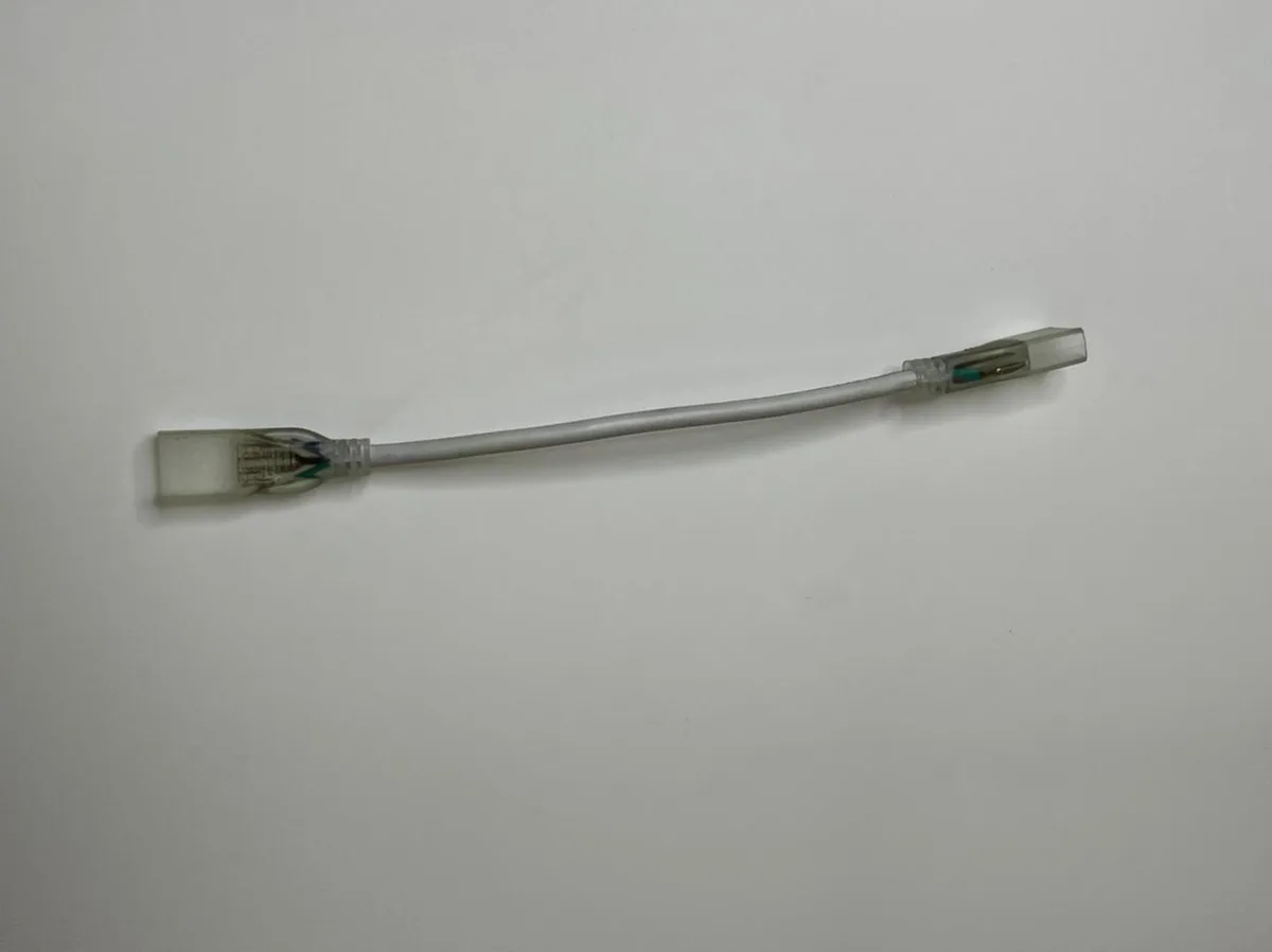 Соединитель на гибком проводе RGB для гибкого неона NeonMos для неона 8х16 220V