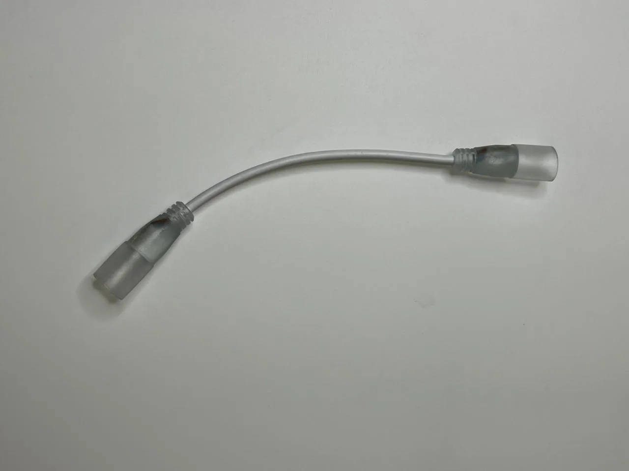 Соединитель на гибком проводе для гибкого круглого неона NeonMos Д16мм 220V и 12V