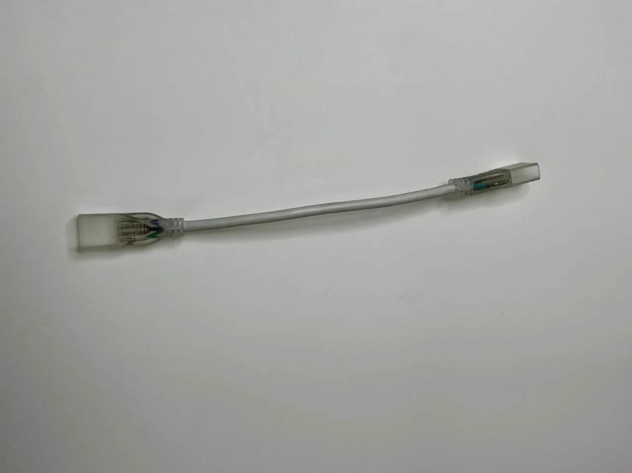 Соединитель на гибком проводе RGB для гибкого неона NeonMos для неона 8х16 220V