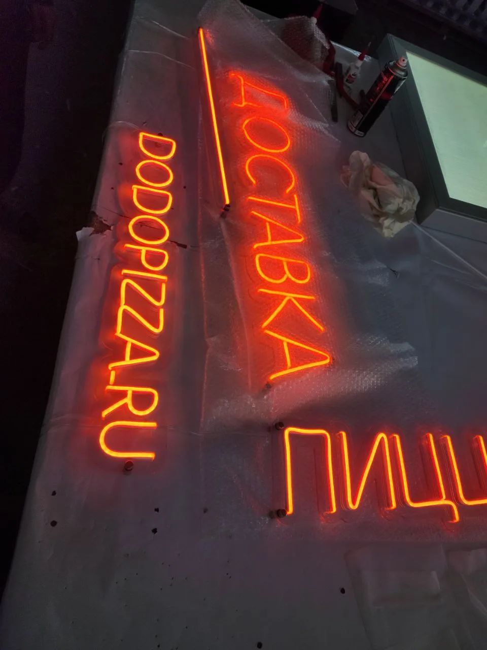 DOORPIZZA.RU: вывеска службы доставки